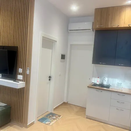 Garden Premium Mali Robit Apartment Golem (Tirana)