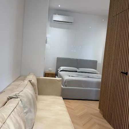 Apartment Garden Premium Mali Robit