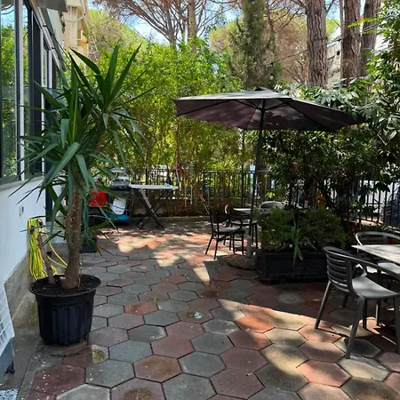 Apartment Garden Premium Mali Robit